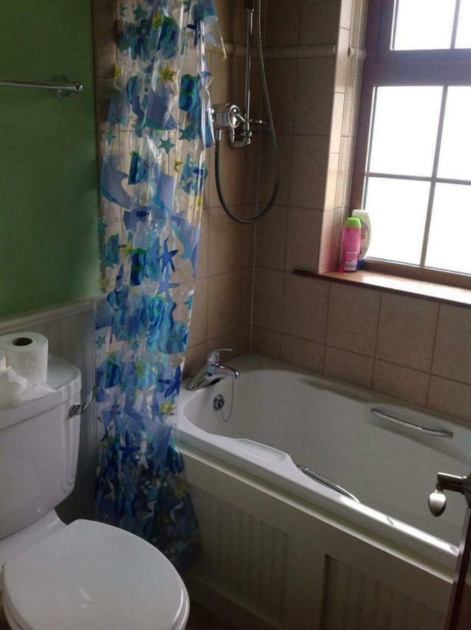 Beautiful Home On Lake Carrowmore ベルマレット エクステリア 写真