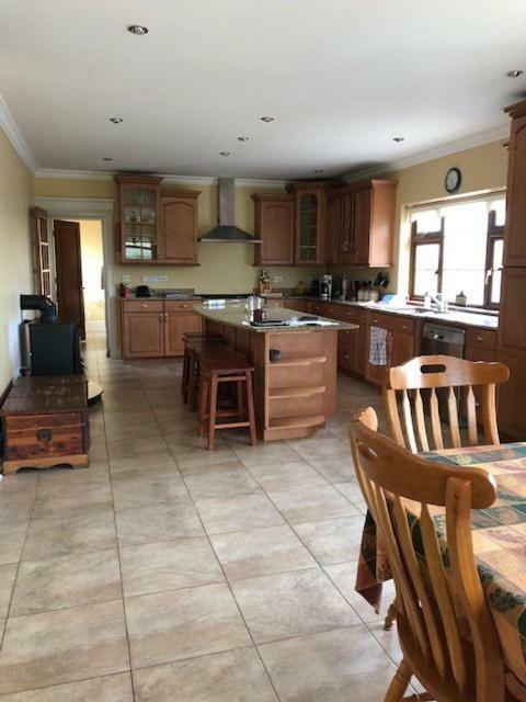 Beautiful Home On Lake Carrowmore ベルマレット エクステリア 写真