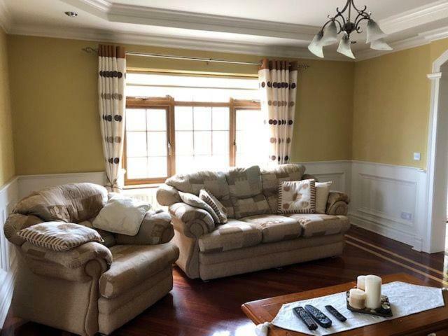 Beautiful Home On Lake Carrowmore ベルマレット エクステリア 写真